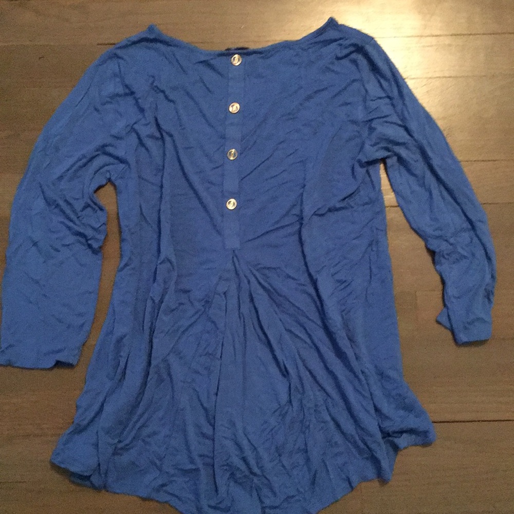 3/4 Sleeve Super soft T with Gold accent buttons